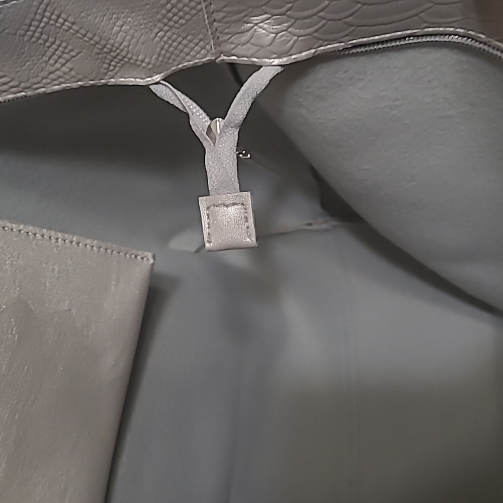 Silver Snakeskin Tote - Picture 3 of 9